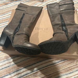 Born women grey boots